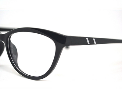 Black cateye frame in sheet material.