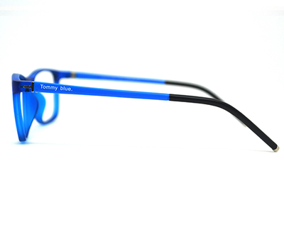 Non-breakable, wayfarer frame in TR material for kids between 5-8 years old.