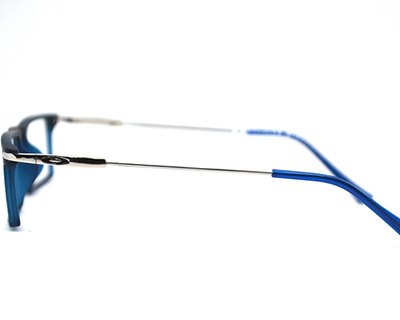 Non-breakable, rectangular frame in TR material for unisex. The metal sides are flexibles and non breakable.(Blue)