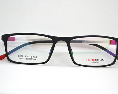 Non-breakable, rectangular frame in TR material for unisex.(Black)