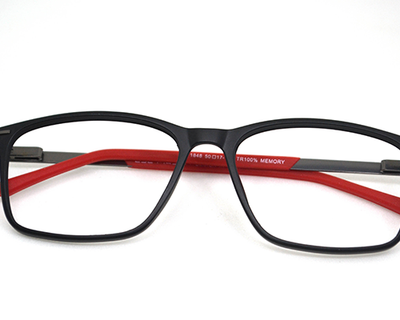 Non-breakable, rectangular frame in TR material for unisex.(Black & Red)