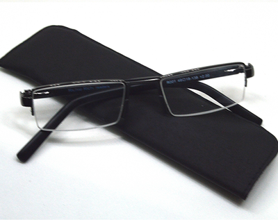 Branded reading glasses with UV protection. Suitable for both indoor and outdoor reading. It has fiber lens.