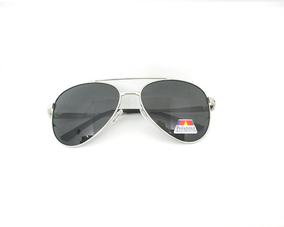 Polarized black lens with silver metal frame,slightly curve shape.