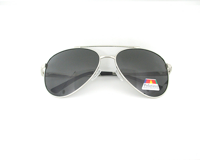 Polarized black lens with silver metal frame,slightly curve shape.